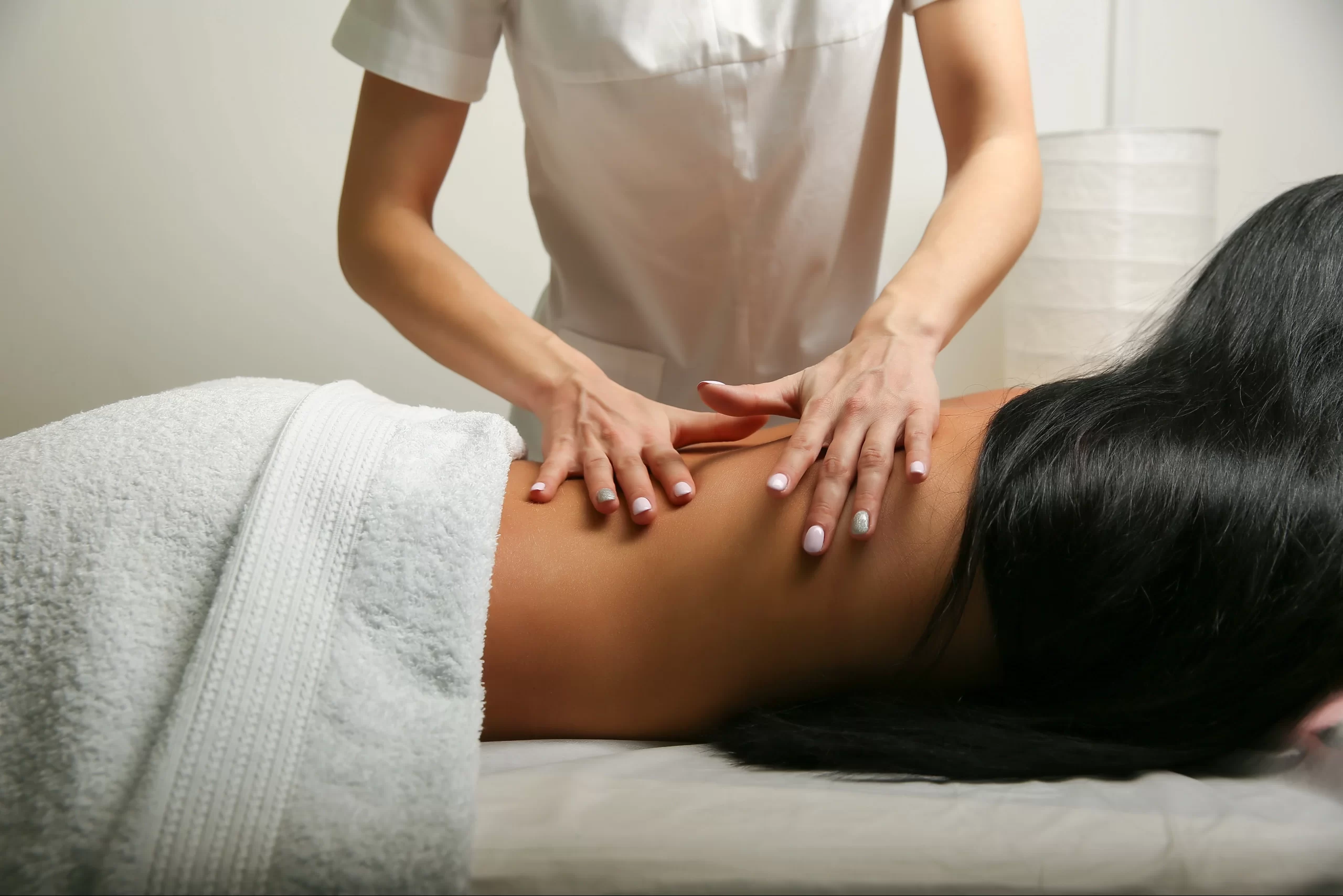 A Complete Guide On How to Give An Amazing Back Massage